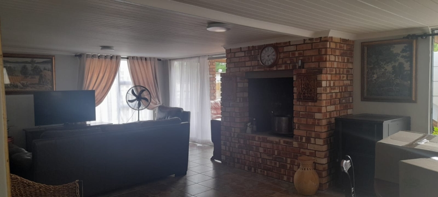 5 Bedroom Property for Sale in Moorreesburg Western Cape